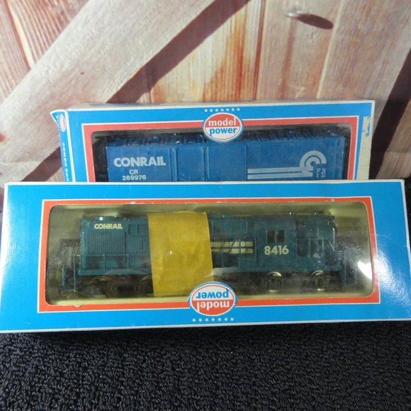 Conrail 8416 engine and Box Car set HO SCALE, with boxes~RUNS~detailed~T…